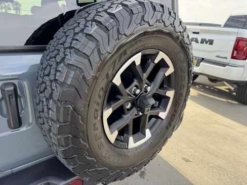 Certified 2025 Jeep Wrangler Unlimited Rubicon 4xe w/ Convenience Group AWD/4WD image 14