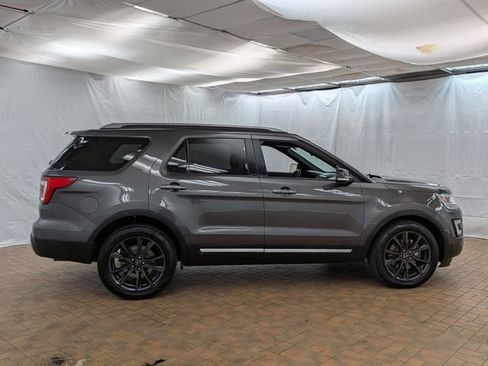 Used 2017 Ford Explorer XLT w/ Equipment Group 202A AWD/4WD image 8