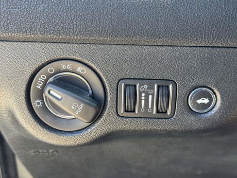 Used 2016 Chrysler 300 C AWD/4WD image 18