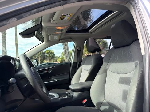 Used 2020 Toyota RAV4 XLE w/ Convenience Package AWD/4WD image 6