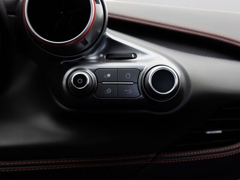 Used 2021 Ferrari F8 Tributo RWD image 37