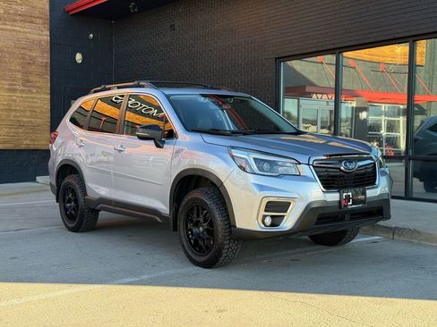 Used 2021 Subaru Forester Limited image 10