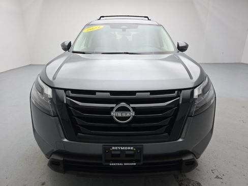 Used 2023 Nissan Pathfinder SV w/ Black Appearance Package image 5