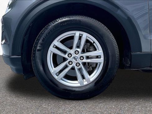 Used 2023 Ford Explorer XLT RWD image 35