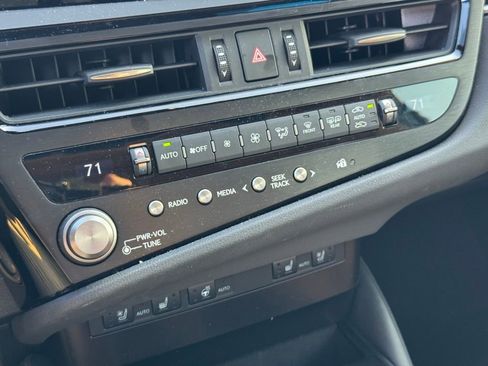 Certified 2024 Lexus ES 350 w/ Premium Package image 35