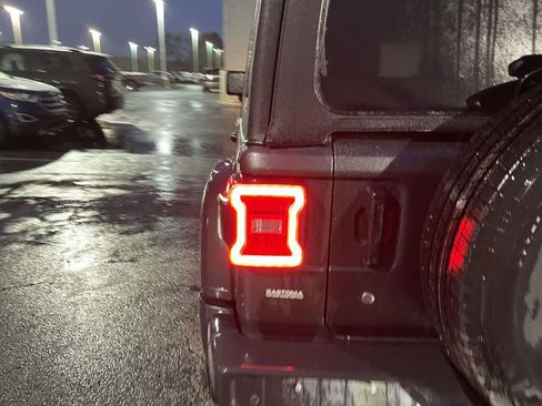 Used 2020 Jeep Wrangler Unlimited Sport S image 19