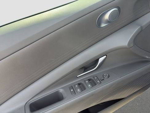 Used 2025 Hyundai Elantra SE image 13