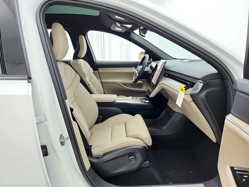 New 2026 Volvo EX90 Plus AWD/4WD image 14
