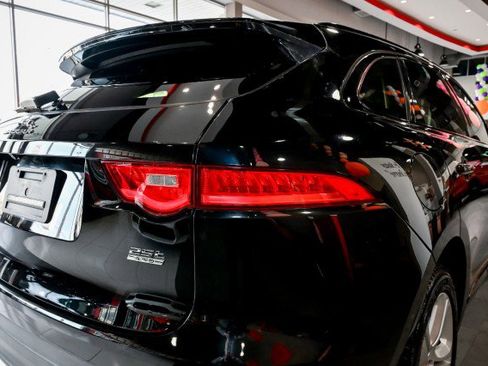 Used 2019 Jaguar F-PACE R-Sport image 11