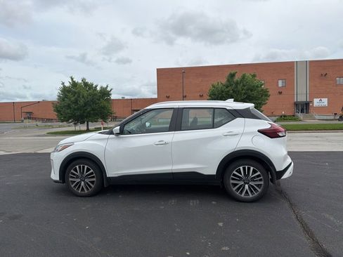 Used 2023 Nissan Kicks SV FWD image 8