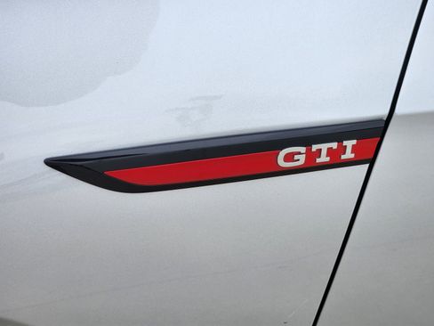 Used 2022 Volkswagen GTI SE image 13