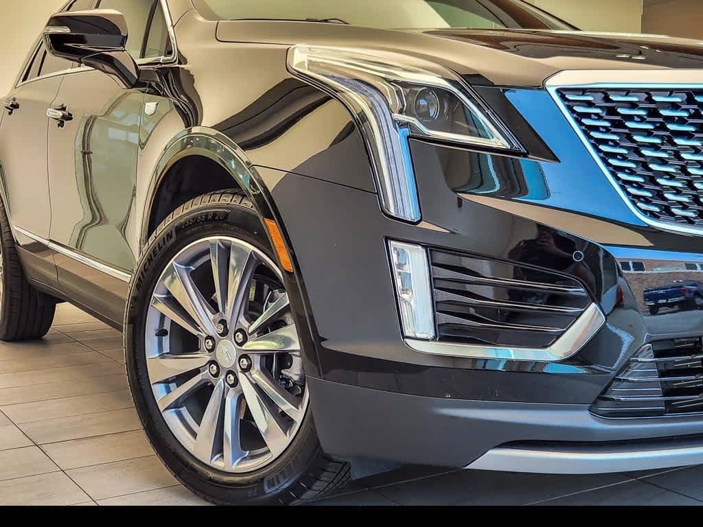 Certified 2025 Cadillac XT5 Premium Luxury w/ LPO, Floor Liner Package AWD/4WD image 4