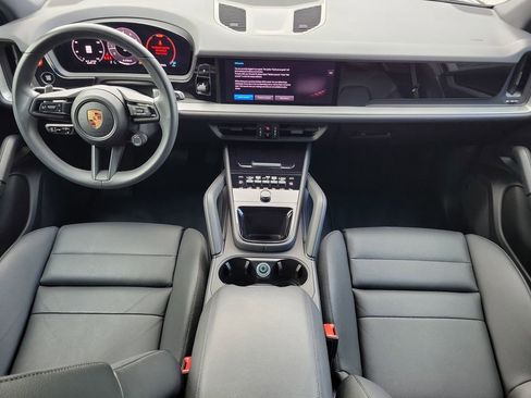 Certified 2025 Porsche Cayenne AWD/4WD image 20