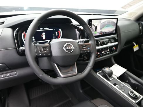 New 2026 Nissan Pathfinder SL w/ SL Premium Package AWD/4WD image 16