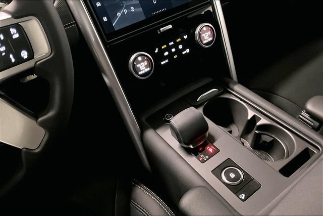 Certified 2025 Land Rover Discovery Dynamic SE AWD/4WD image 19