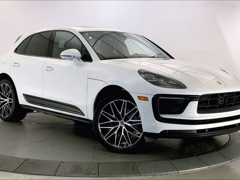 Used 2023 Porsche Macan AWD/4WD image 33