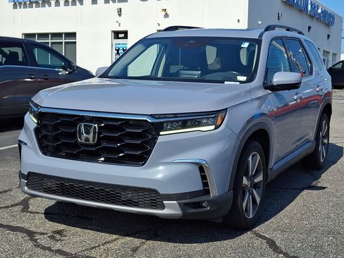 Used 2024 Honda Pilot Elite image 2