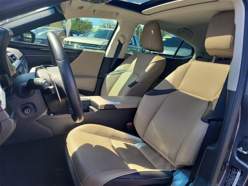 Used 2021 Lexus ES 300h w/ Premium Package image 18