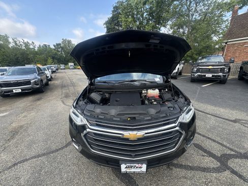 Used 2021 Chevrolet Traverse LT w/ LT Premium Package image 31