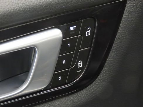 Certified 2023 Porsche Cayenne Platinum Edition AWD/4WD image 35