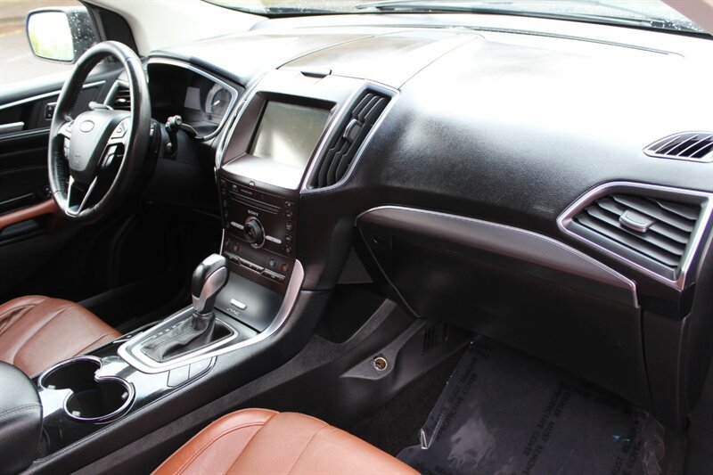Used 2015 Ford Edge Titanium w/ Equipment Group 302A AWD/4WD image 17