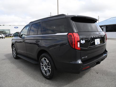 Used 2025 Ford Expedition Active image 11