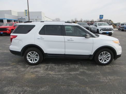 Used 2013 Ford Explorer XLT image 6