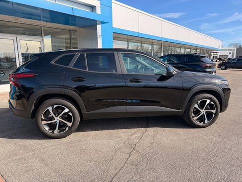 Used 2025 Chevrolet Trax RS w/ Sunroof Package image 10