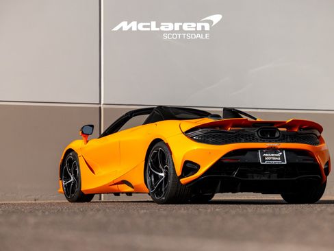 Used 2024 McLaren 750S Spider RWD image 7