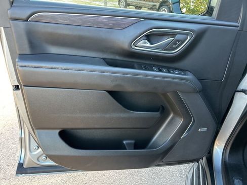 Used 2023 Chevrolet Suburban LT image 17