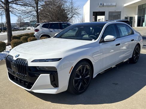 New 2026 BMW 750e xDrive w/ Executive Package image 1