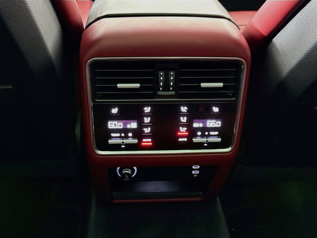 Certified 2023 Porsche Cayenne Turbo AWD/4WD image 27