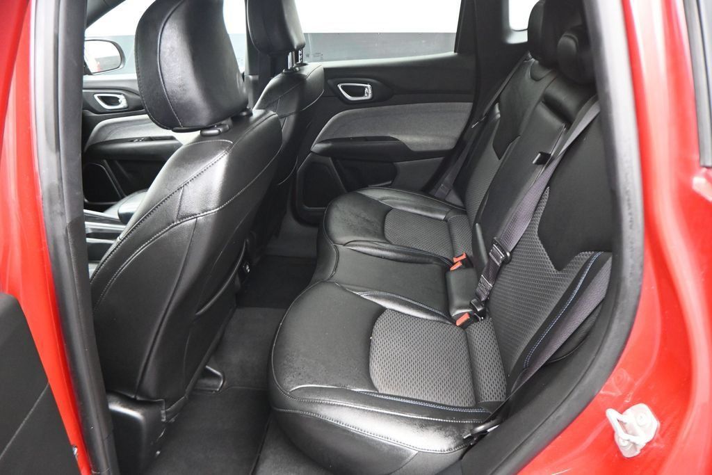 Used 2024 Jeep Compass Latitude AWD/4WD image 11