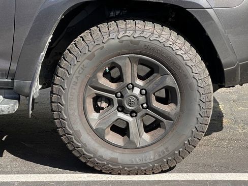 Used 2017 Toyota 4Runner SR5 image 5