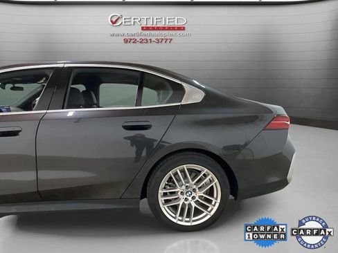 Used 2025 BMW 530i xDrive image 12