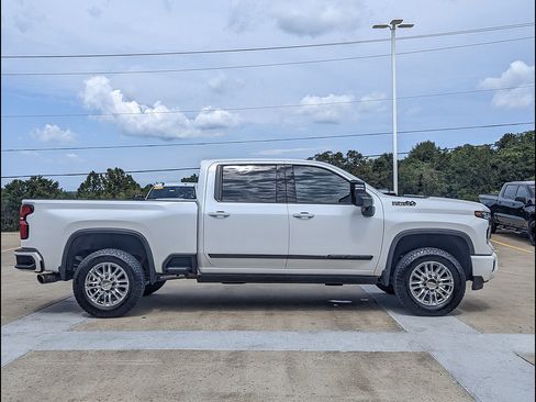 Used 2024 Chevrolet Silverado 2500 High Country w/ High Country Premium Package AWD/4WD image 6