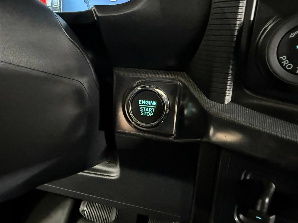 Used 2025 Ford F150 Raptor AWD/4WD image 40