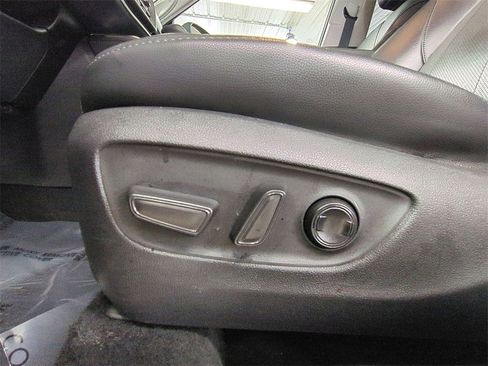 Used 2022 Toyota Highlander Limited image 19