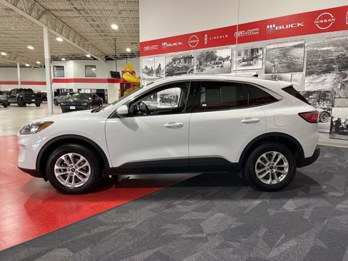 Used 2020 Ford Escape SE image 6