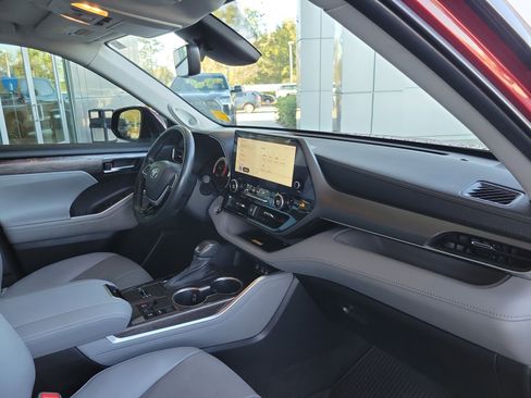 Used 2023 Toyota Highlander Limited image 30