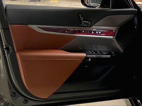 Certified 2025 BMW 760i xDrive 760i xDrive w/ Executive Package image 20