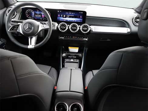 New 2025 Mercedes-Benz GLB 250 4MATIC image 15