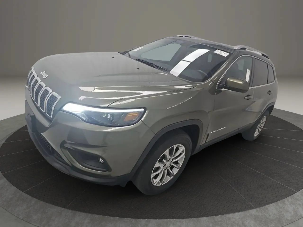 Used 2019 Jeep Cherokee Latitude Plus w/ Cold Weather Group AWD/4WD image 1
