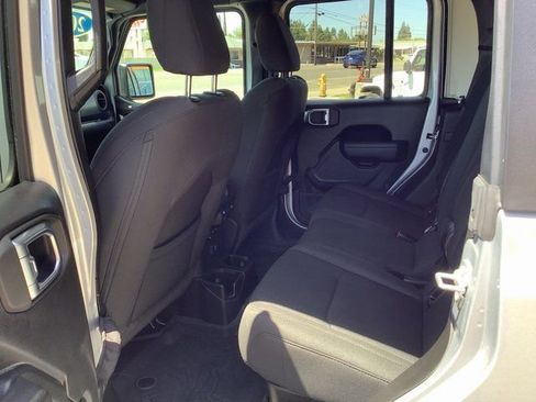 Used 2023 Jeep Gladiator Willys image 24