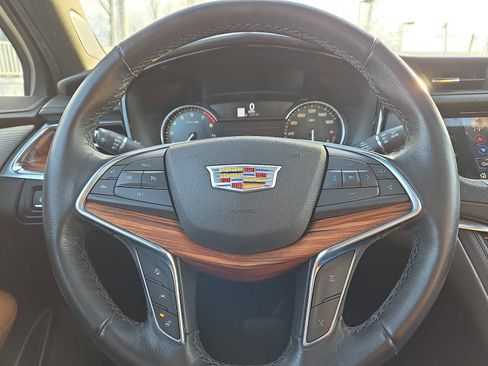 Used 2021 Cadillac XT5 Premium Luxury image 18