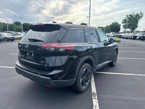 Used 2025 Nissan Rogue SV AWD/4WD image 4