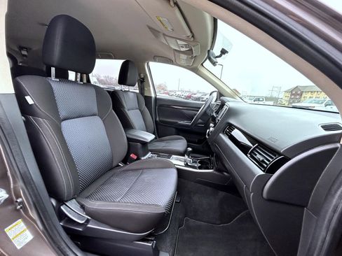 Used 2020 Mitsubishi Outlander ES image 16