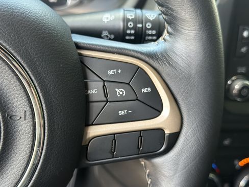 Used 2016 Jeep Renegade Limited FWD image 36
