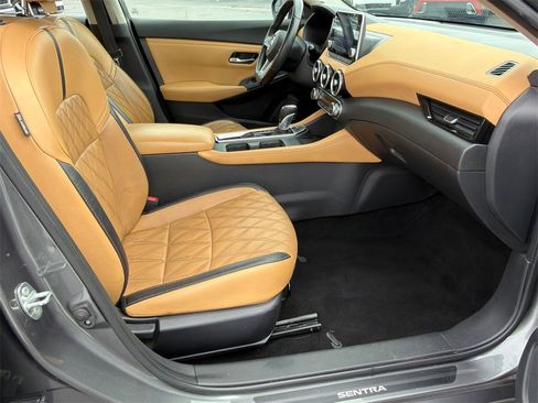 Used 2021 Nissan Sentra SV w/ SV Premium Package image 13