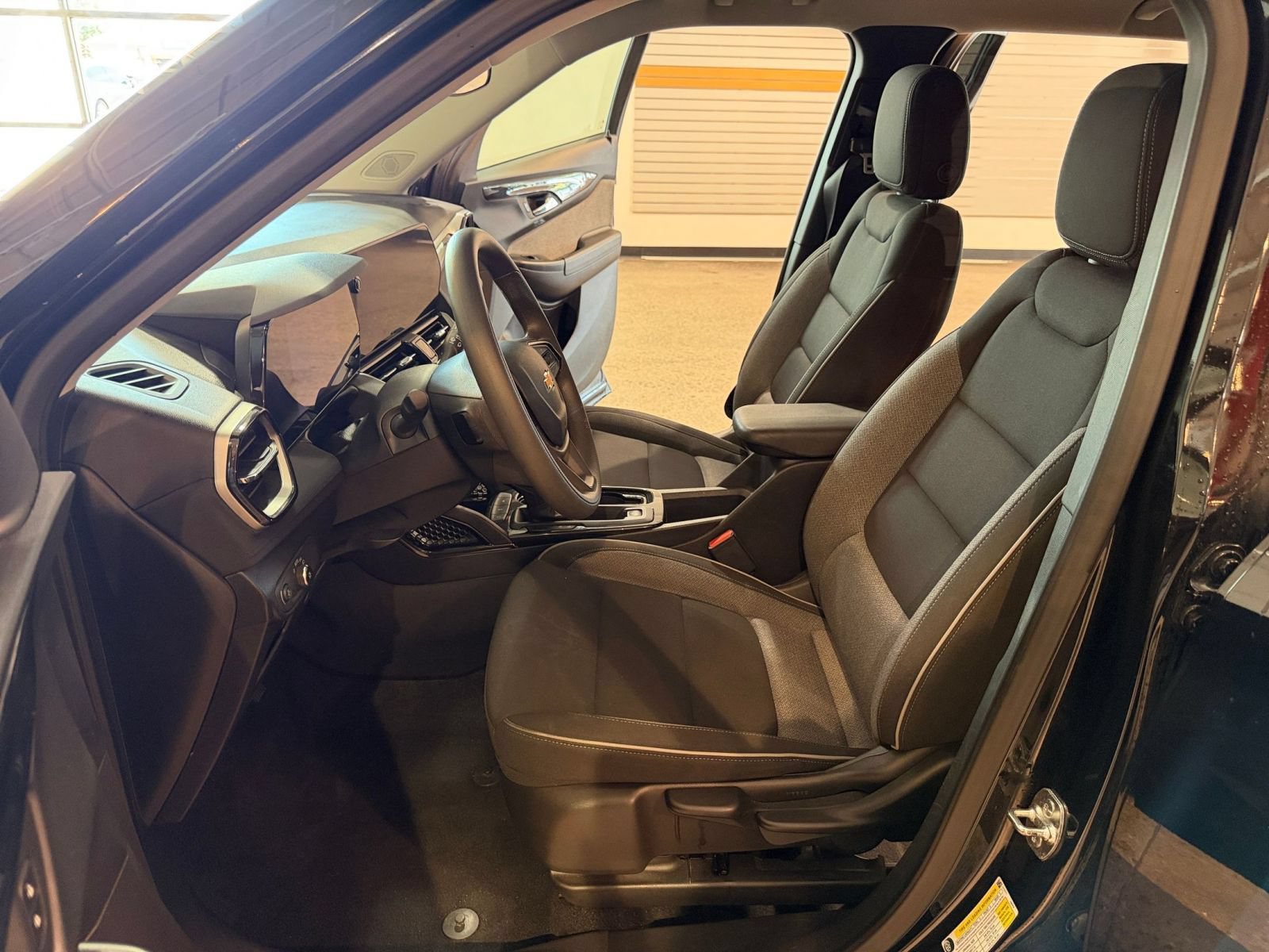 Used 2025 Chevrolet TrailBlazer LT FWD image 25